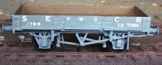 Cambrian C077W SECR/SR 10/12ton 2 Plank Dropside Ballast Wagon Kit OO Gauge